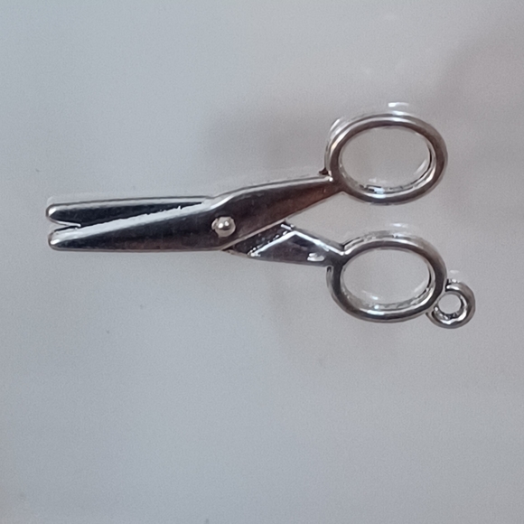 Scissor Charm - Picture 2 of 7